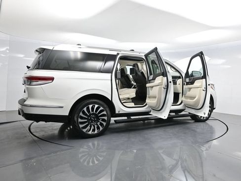 Used 2023 Lincoln Navigator L Black Label AWD/4WD image 4