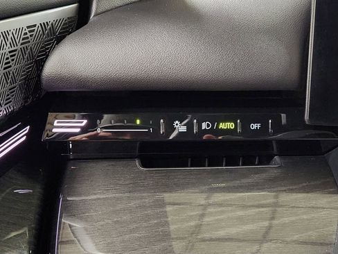 Used 2024 BMW 530i w/ Premium Package RWD image 40