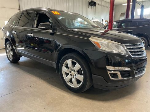 Used 2016 Chevrolet Traverse LT w/ Style and Technology Package FWD image 5