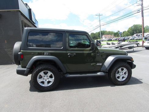 Used 2020 Jeep Wrangler Sport AWD/4WD image 3
