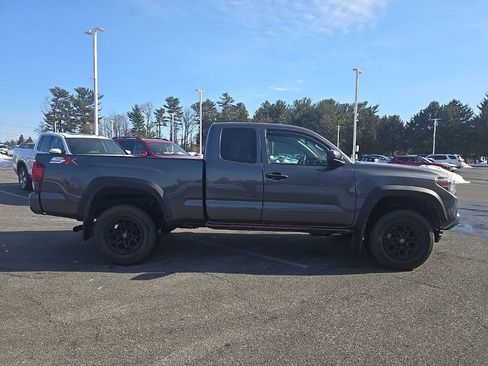 Used 2022 Toyota Tacoma SR image 6