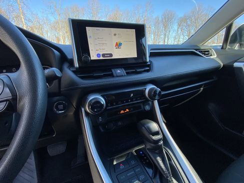 Used 2024 Toyota RAV4 XLE image 27