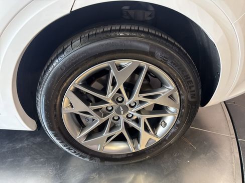 Used 2025 Genesis GV70 2.5T w/ Select Package AWD/4WD image 10