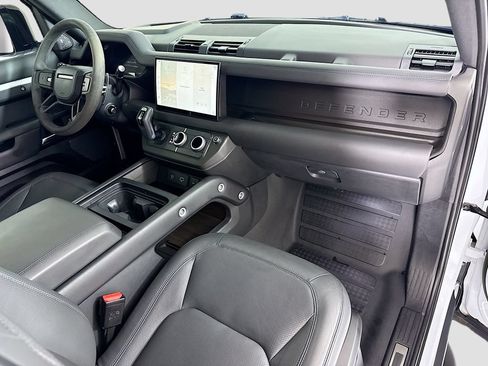 Certified 2023 Land Rover Defender 90 V8 AWD/4WD image 17