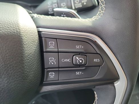 Used 2023 Jeep Grand Cherokee L Laredo w/ Luxury Tech Group I image 6