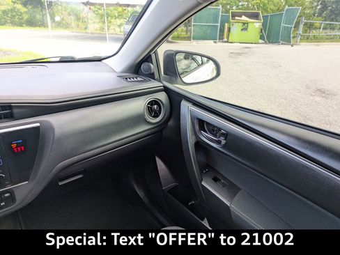 Used 2018 Toyota Corolla LE FWD image 17