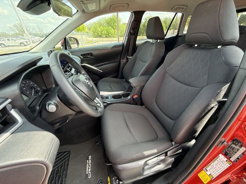 Certified 2024 Toyota Corolla Cross LE image 13