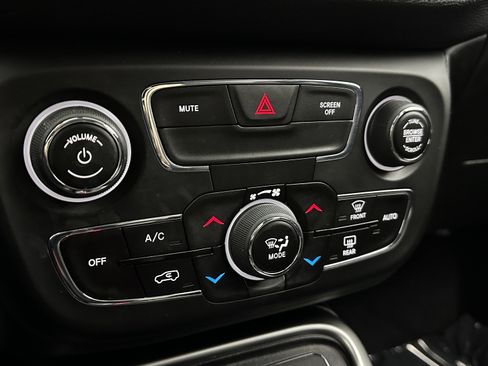 Used 2019 Jeep Compass Latitude w/ Cold Weather Group image 16