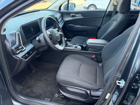 Used 2023 Kia Sportage LX AWD/4WD image 11