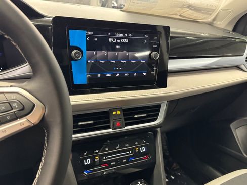 New 2025 Volkswagen Taos SE image 31