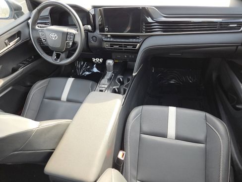 Used 2025 Toyota Camry SE image 23