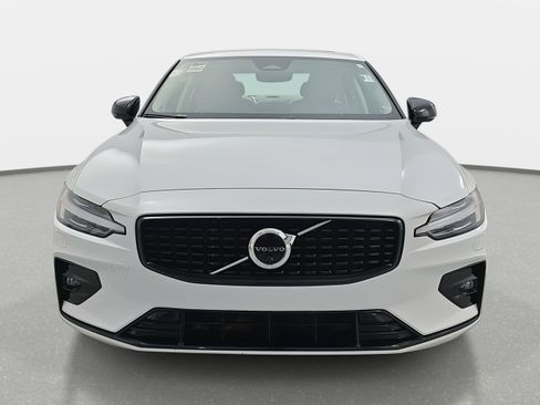 Used 2023 Volvo S60 B5 Plus w/ Climate Package image 2