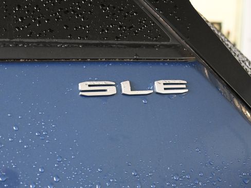 Used 2024 GMC Terrain SLE w/ Driver Convenience Package image 12