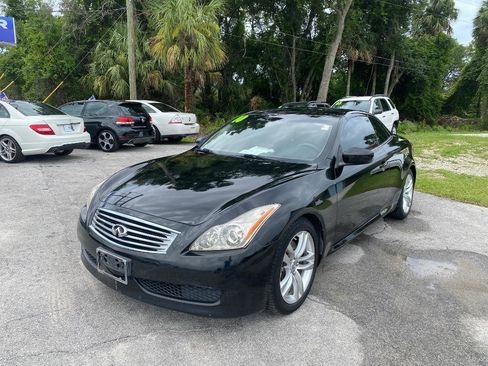 Used 2010 INFINITI G37 Convertible w/ Premium Pkg RWD image 2