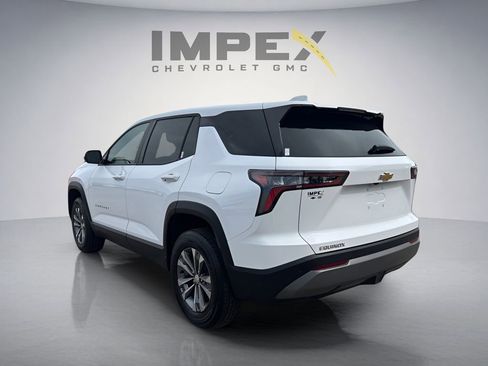 Used 2026 Chevrolet Equinox LT FWD image 3