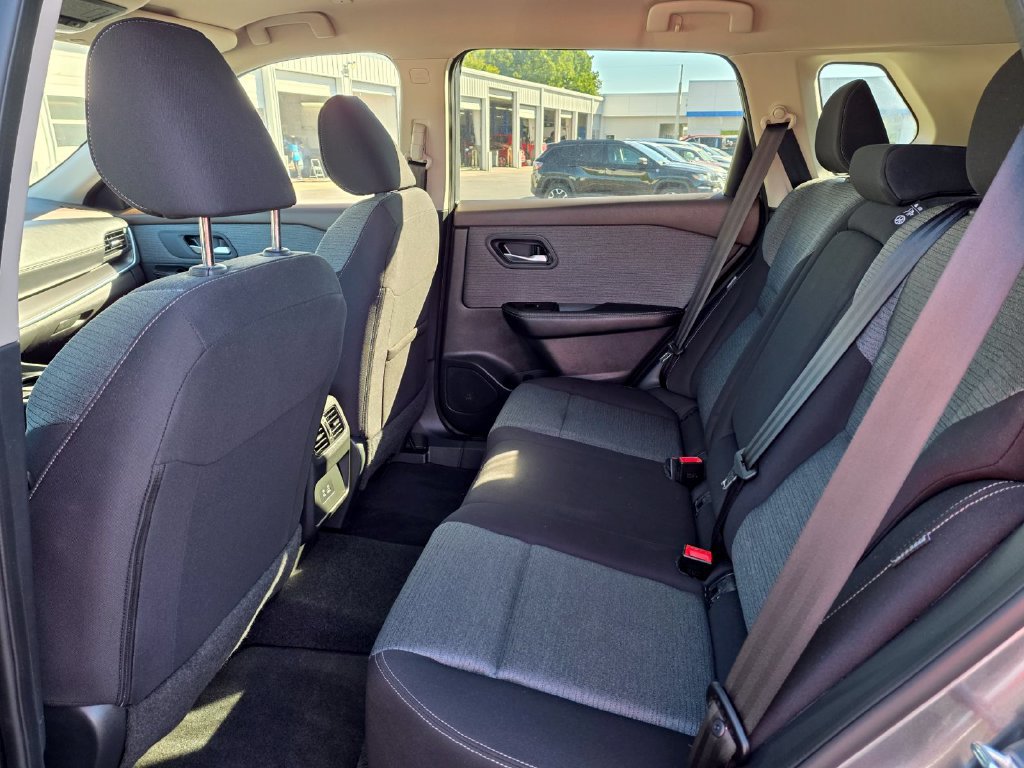 Used 2023 Nissan Rogue SV AWD/4WD image 29