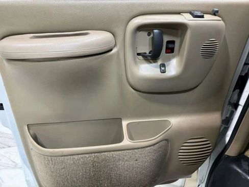 Used 2002 Chevrolet Express 1500 w/ LS Preferred Equipment Group RWD image 13