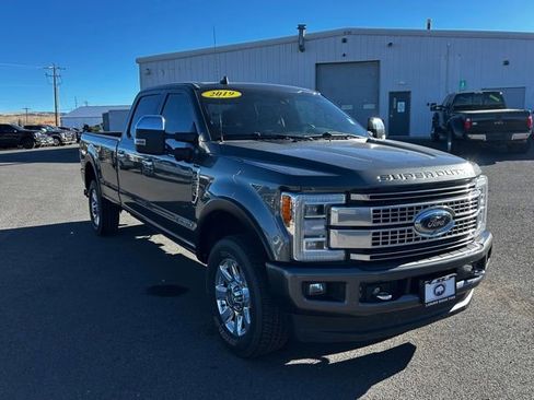 Used 2019 Ford F350 Platinum w/ Platinum Ultimate Package image 4