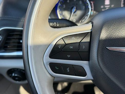 Used 2020 Chrysler Pacifica Limited FWD image 24