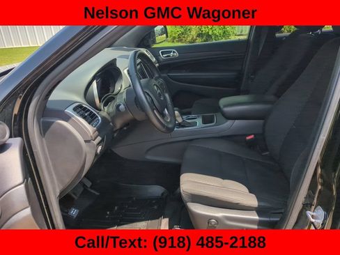 Used 2018 Jeep Grand Cherokee Laredo AWD/4WD image 14