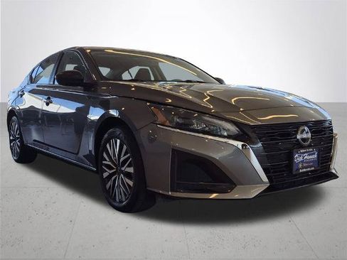 Certified 2025 Nissan Altima 2.5 SV AWD/4WD image 6