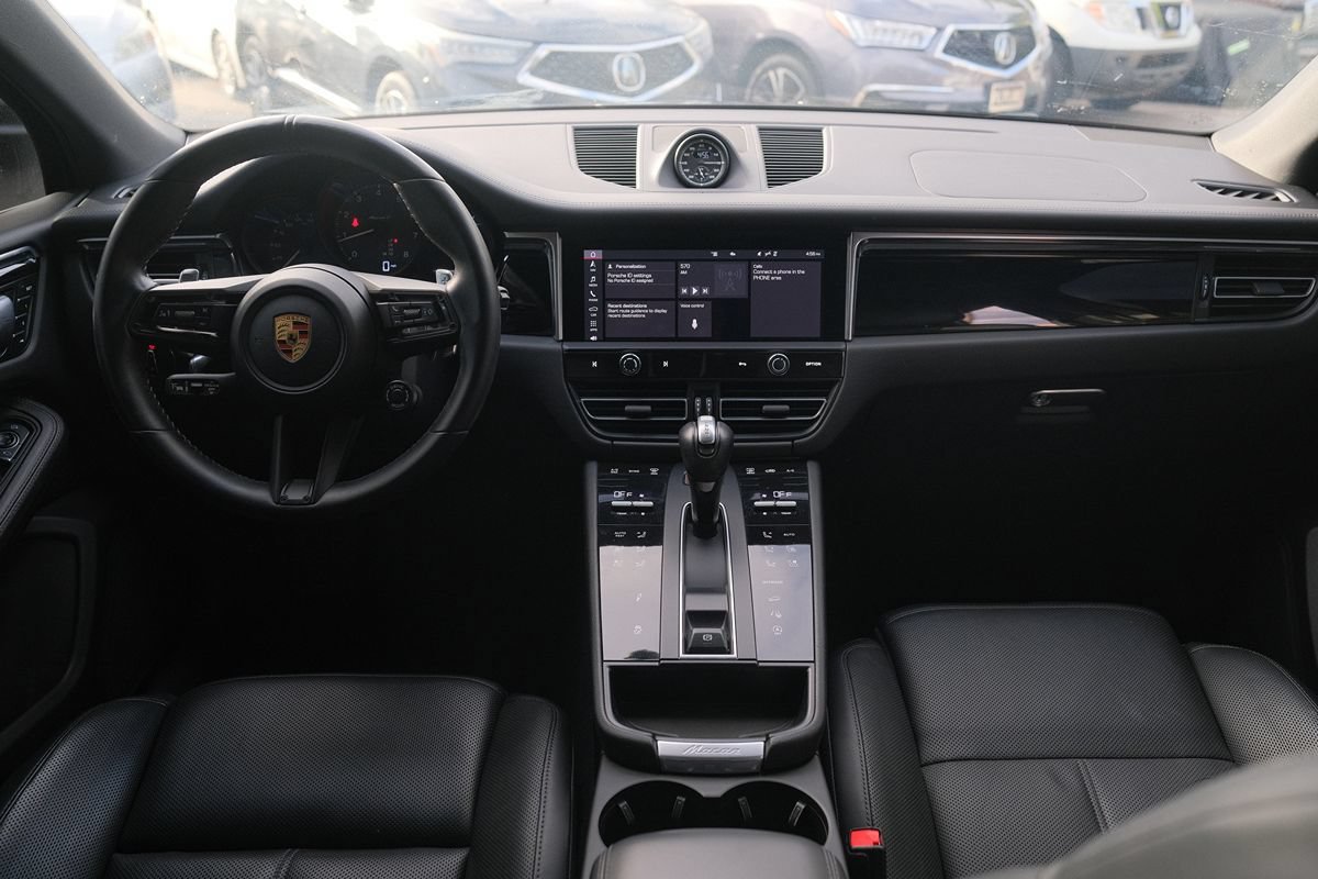 Used 2023 Porsche Macan Turbo AWD/4WD image 18