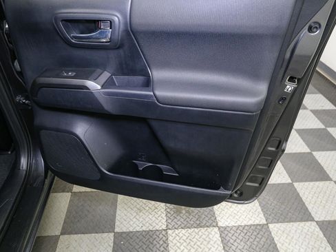 Used 2016 Toyota Tacoma TRD Off-Road image 22