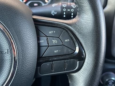 Used 2020 Jeep Renegade Altitude FWD image 27