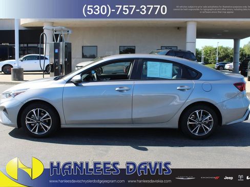 Used 2023 Kia Forte LXS w/ LXS Technology Package FWD image 2