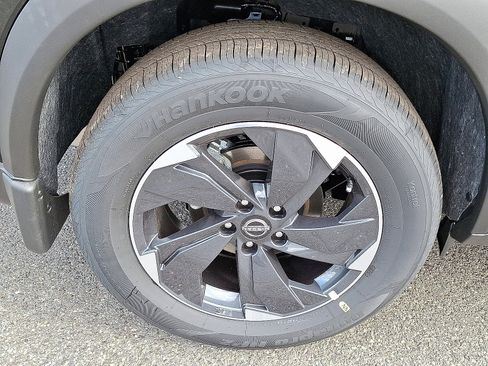 New 2026 Nissan Rogue SV w/ Cold Weather Package AWD/4WD image 5