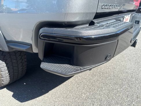 Used 2023 Chevrolet Colorado Trail Boss w/ LPO, Dark Essentials Package AWD/4WD image 8