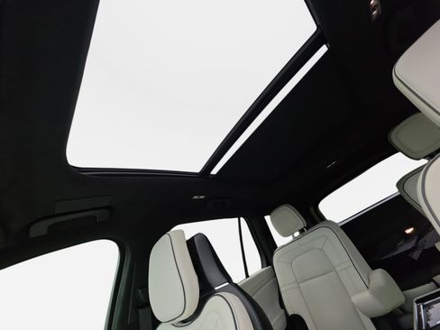 Used 2026 Lincoln Aviator Black Label w/ Jet Appearance Package AWD/4WD image 32