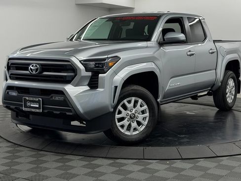 Used 2026 Toyota Tacoma SR5 AWD/4WD image 3