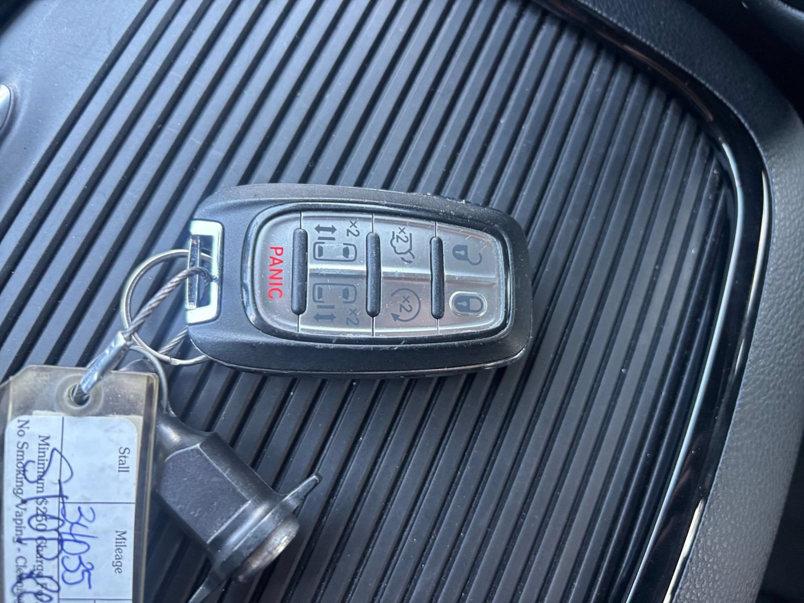Used 2025 Chrysler Pacifica Limited FWD image 21