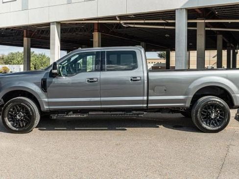 Used 2022 Ford F350 Lariat w/ Black Appearance Package image 5