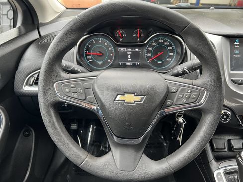 Used 2017 Chevrolet Cruze LT image 14