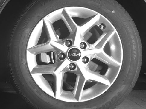 Used 2025 Kia Soul LX w/ LX Technology Package FWD image 12