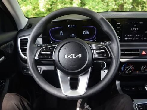 Used 2025 Kia Seltos LX AWD/4WD image 4