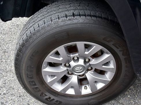 Used 2019 Toyota Tacoma SR5 image 32