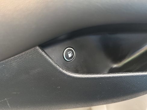 Used 2024 Chrysler Pacifica Limited FWD image 20