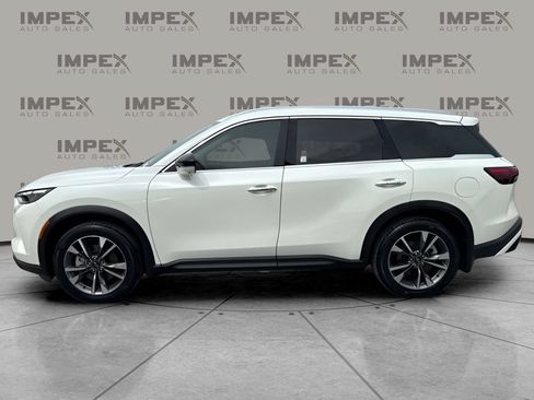 Used 2023 INFINITI QX60 Luxe w/ Vision Package FWD image 2