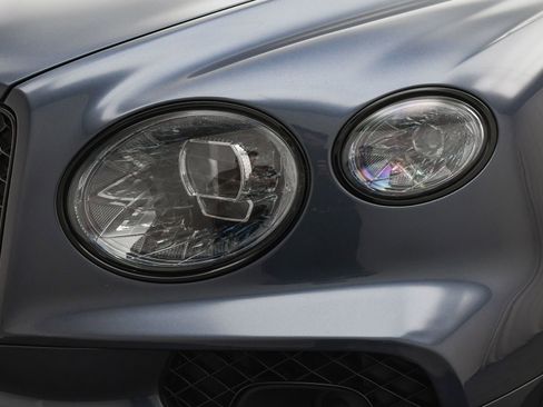 Used 2022 Bentley Bentayga image 30