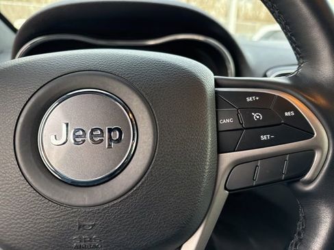 Used 2021 Jeep Grand Cherokee Limited image 39