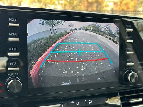 Used 2024 Toyota Sienna XLE image 28