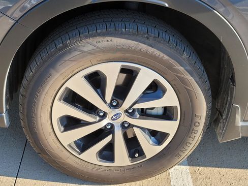 Used 2022 Subaru Outback Premium AWD/4WD image 2
