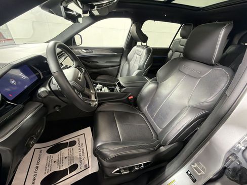 Used 2023 Jeep Grand Cherokee L Overland w/ Advanced Protech Group III image 13