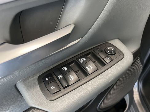 Used 2022 RAM 1500 Big Horn AWD/4WD image 4