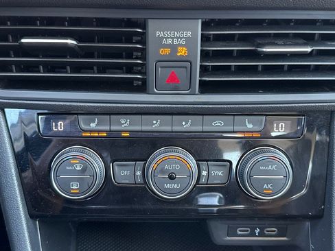 Used 2022 Volkswagen Jetta SE w/ Panoramic Sunroof Package FWD image 30