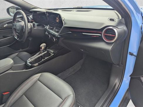 Used 2024 Chevrolet Trax RS w/ Sunroof Package FWD image 20