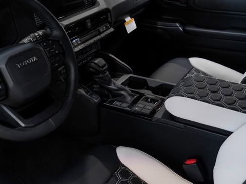 Used 2025 Toyota Land Cruiser image 33